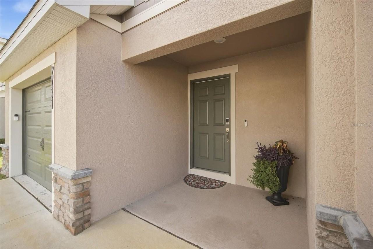 2731 Idyll Lakes Cir - Photo 2 of 26