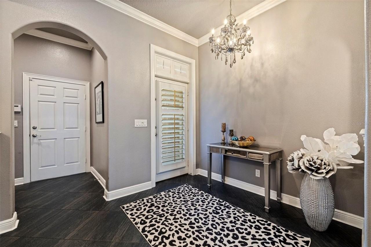 618 Saxony Blvd - Photo 7 of 50