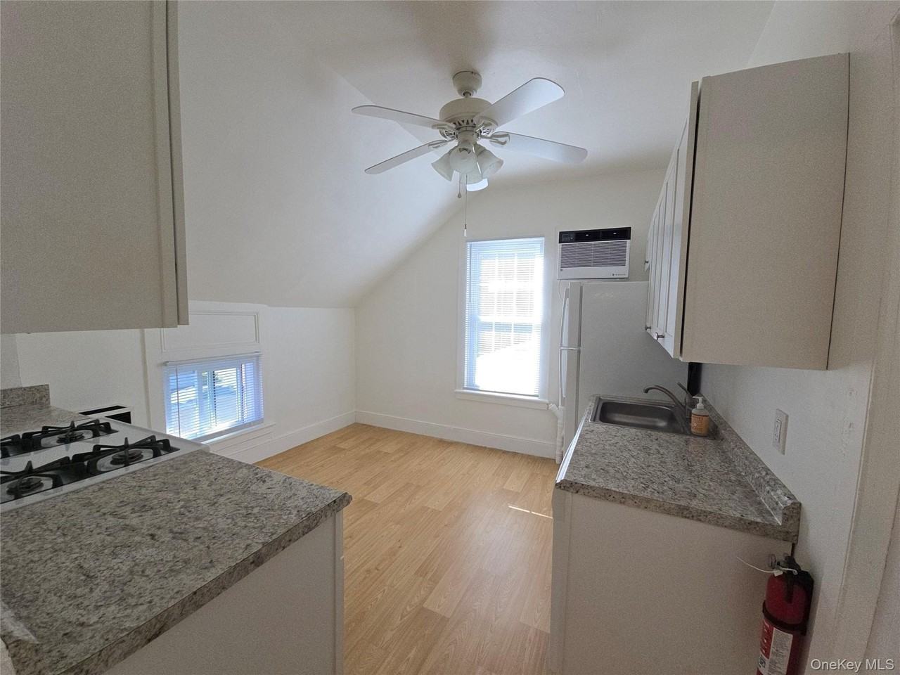 291 Main St #5 - Photo 3 of 8