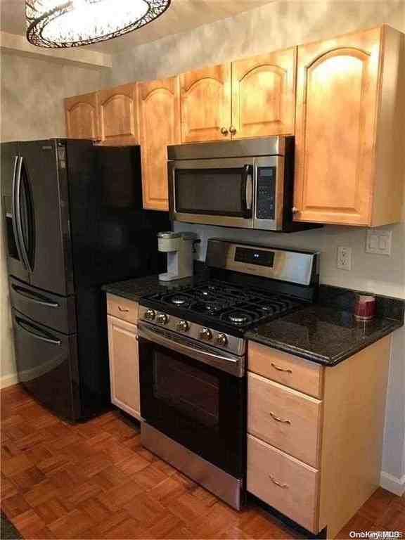 59 Sintsink Dr W #B - Photo 5 of 13