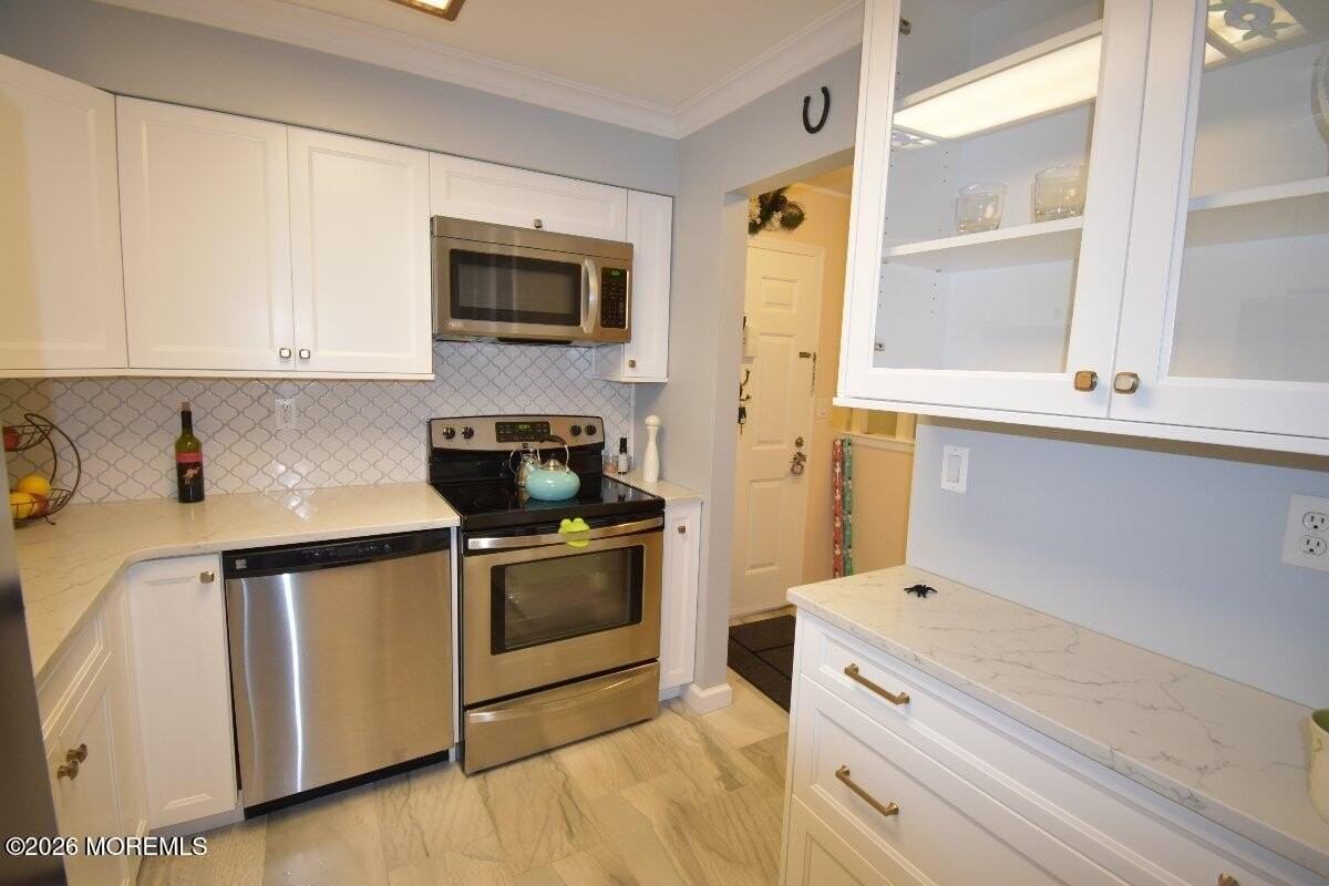 1304 Wellington Pl - Photo 2 of 18