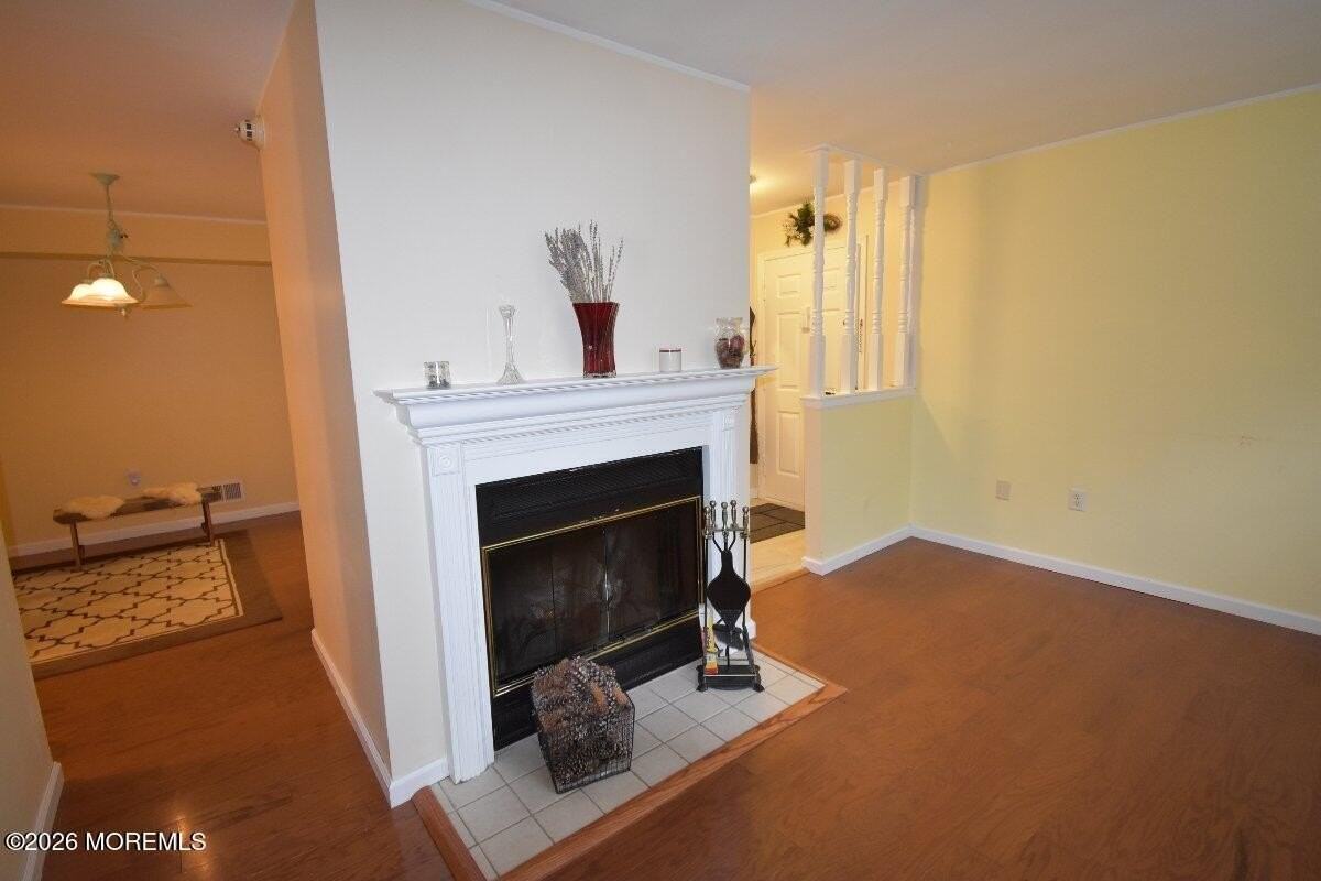 1304 Wellington Pl - Photo 4 of 18