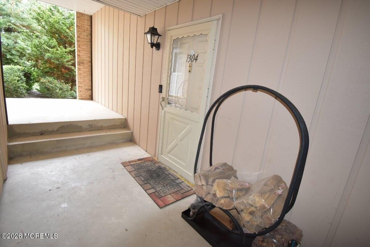1304 Wellington Pl - Photo 5 of 18