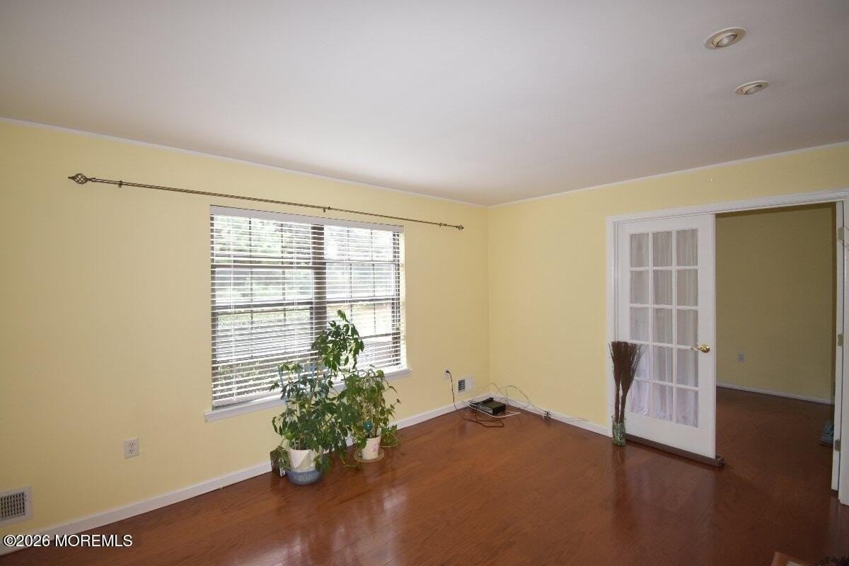 1304 Wellington Pl - Photo 6 of 18