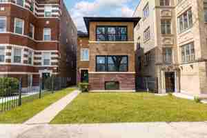 featured image of 18 S Austin Blvd #1