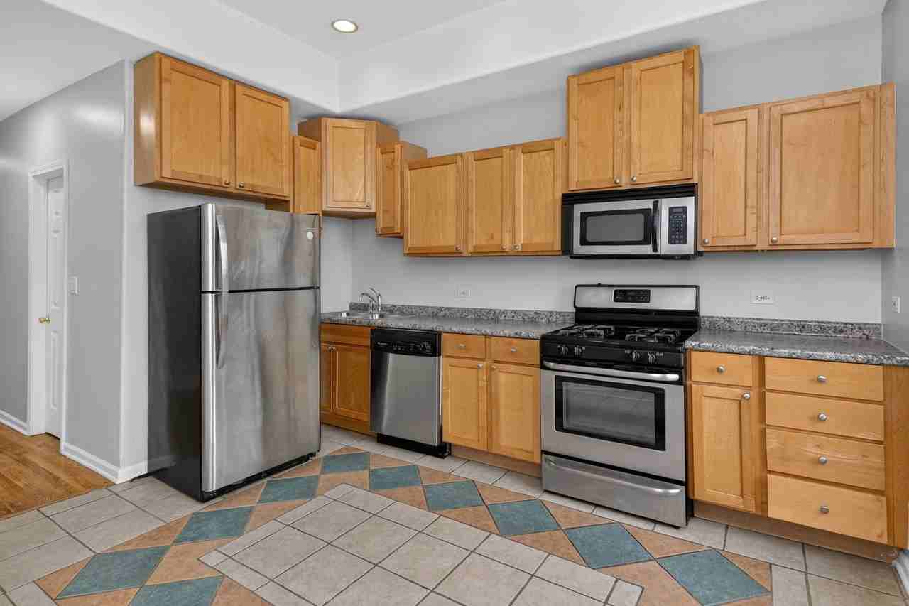 1422 W Taylor St #3 - Photo 7 of 19