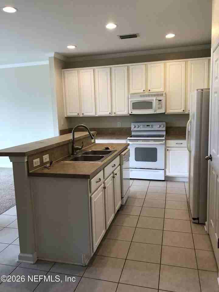 7126 Stonelion Cir - Photo 2 of 24