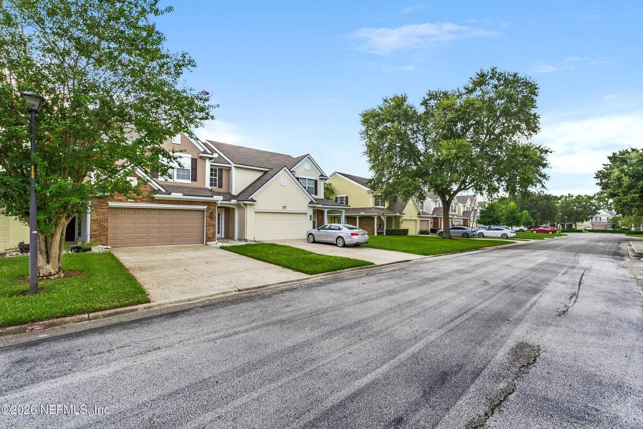 6280 Autumn Berry Cir - Photo 2 of 37