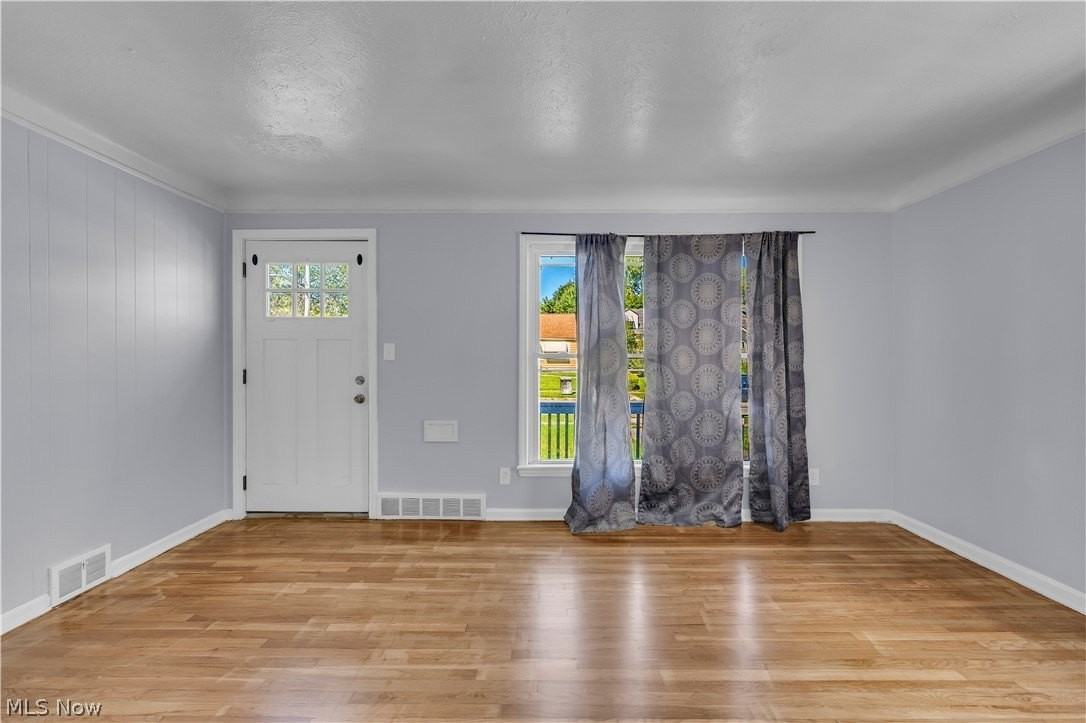 15506 Westview Ave - Photo 3 of 23