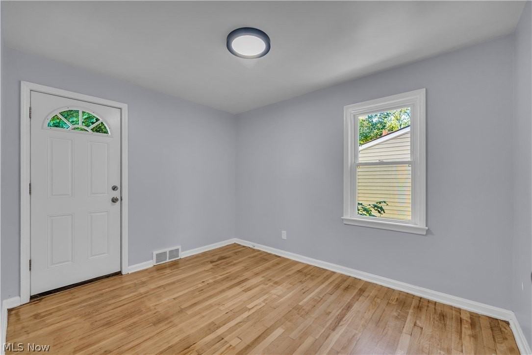 15506 Westview Ave - Photo 4 of 23
