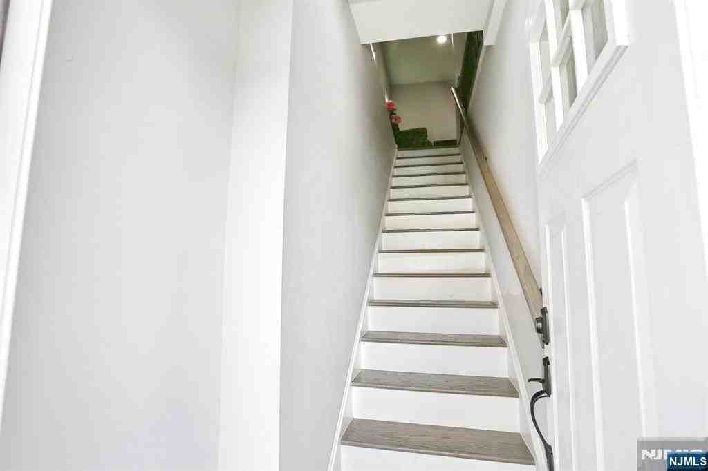 16 Boyd St - Photo 2 of 21