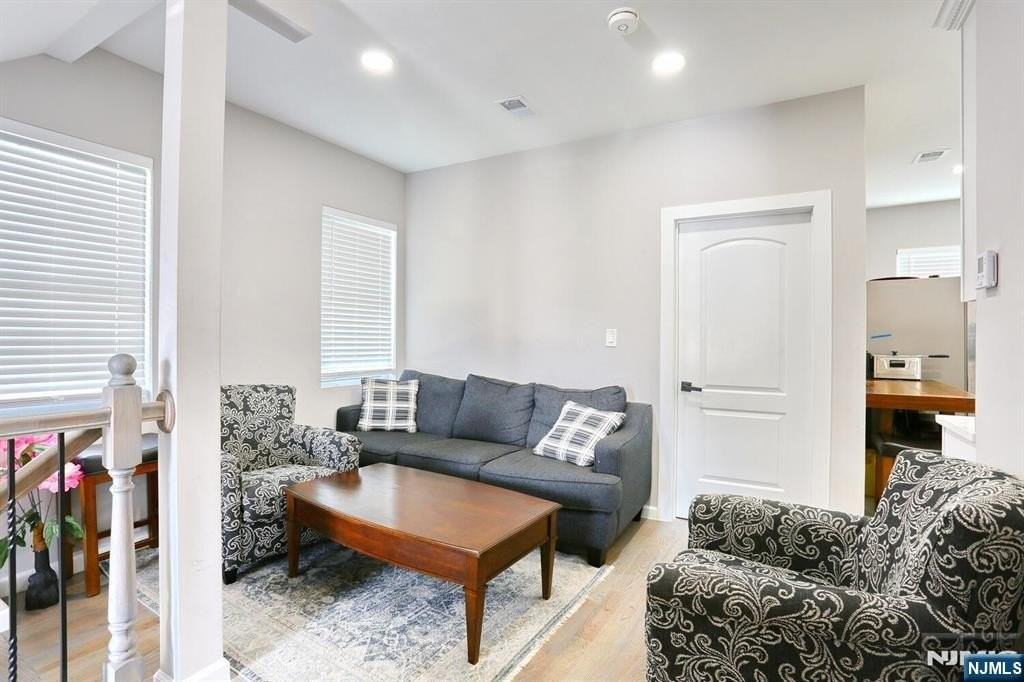 16 Boyd St - Photo 4 of 21