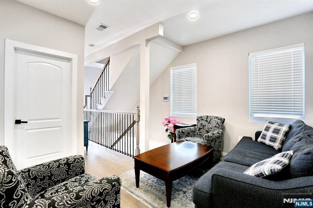 16 Boyd St - Photo 5 of 21