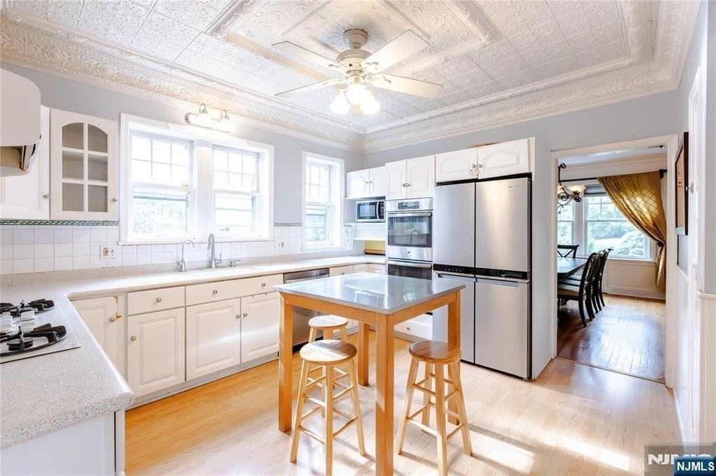 22 Serafin Pl - Photo 4 of 48