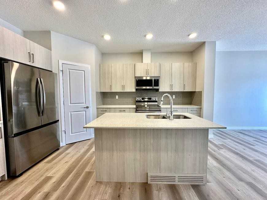 2205 Muckleplum Cres Sw