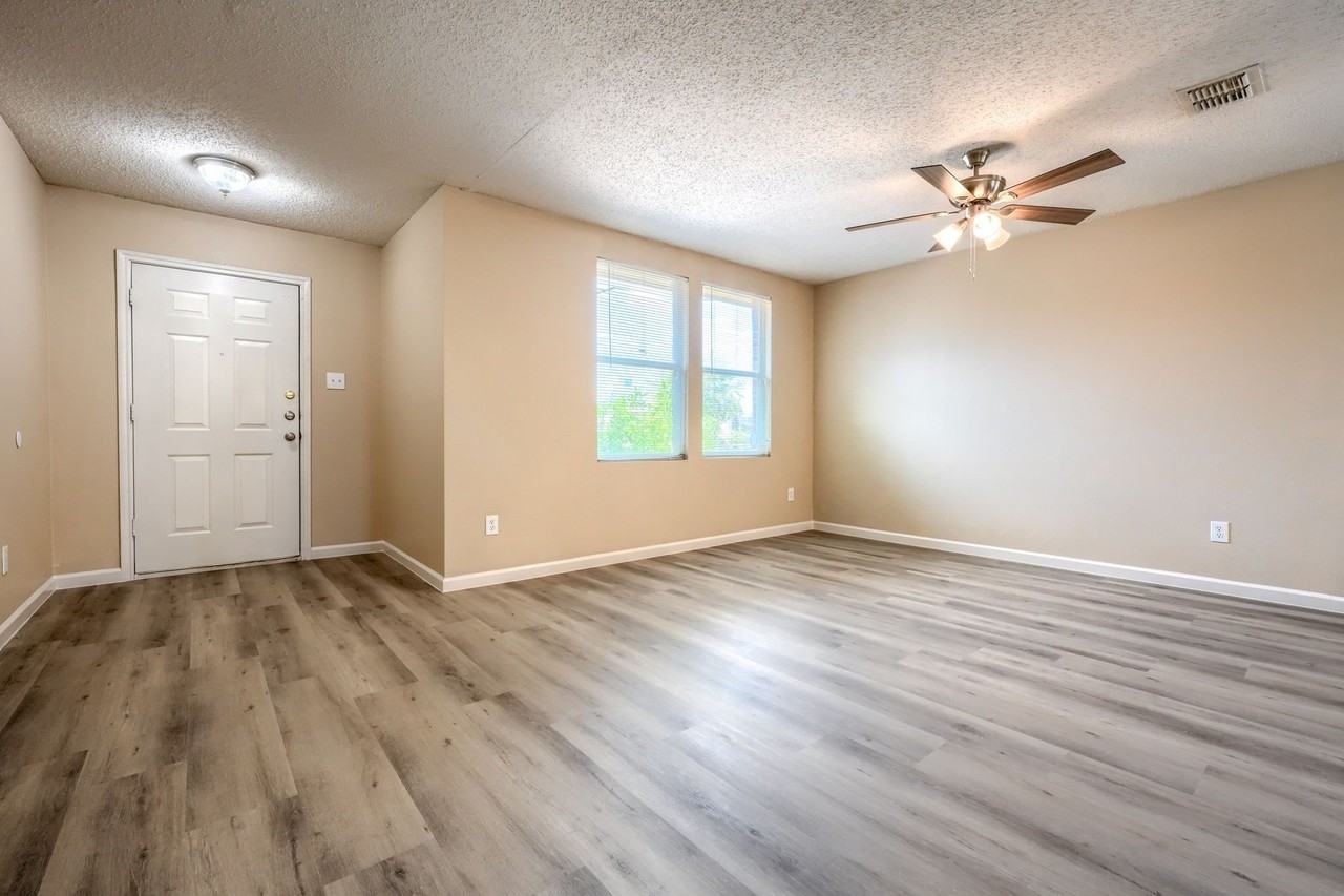 2640 Annalea Ln - Photo 4 of 26