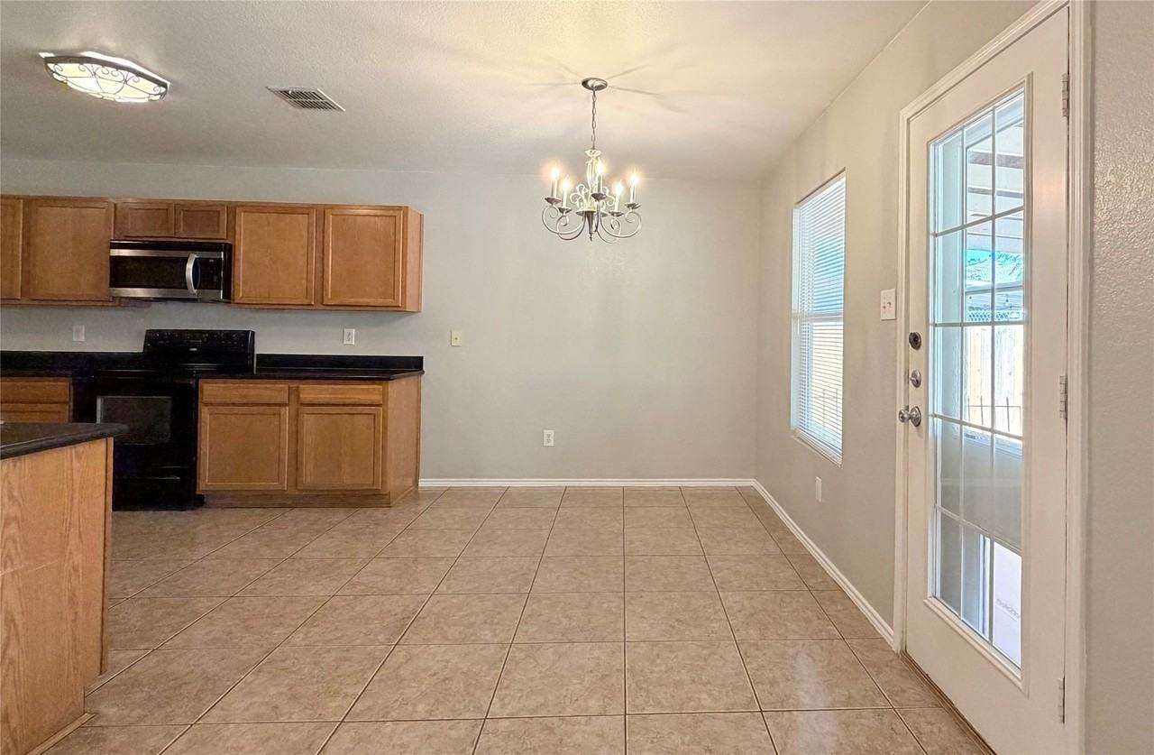 12908 Cedar Hollow Dr - Photo 6 of 37