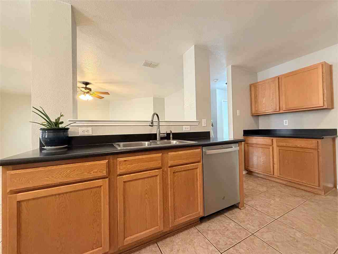 12908 Cedar Hollow Dr - Photo 7 of 37