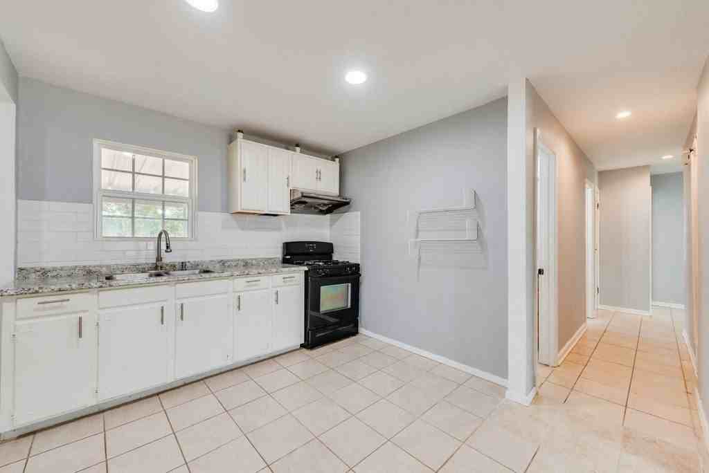 1213 De Ridder Ave - Photo 3 of 16