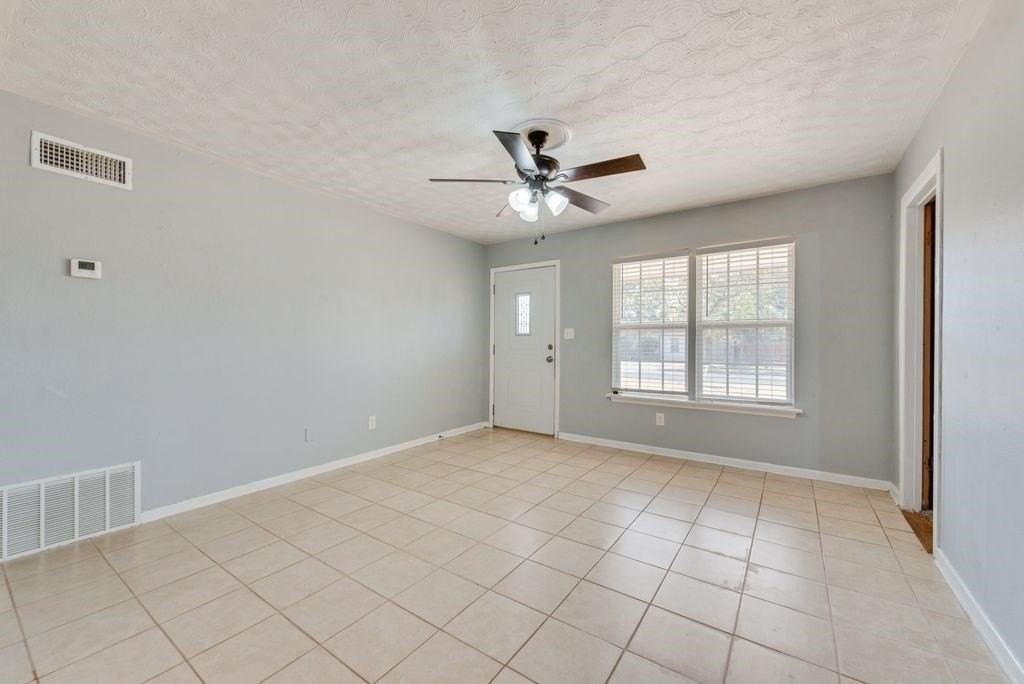 1213 De Ridder Ave - Photo 4 of 16
