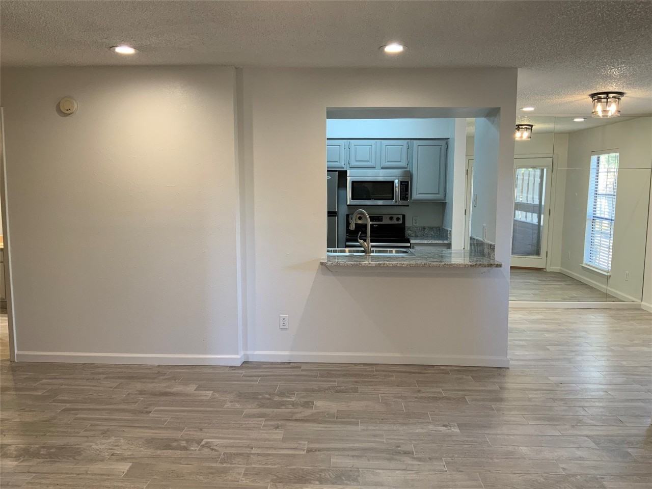 1911 Chasewood Cir #110 - Photo 5 of 40