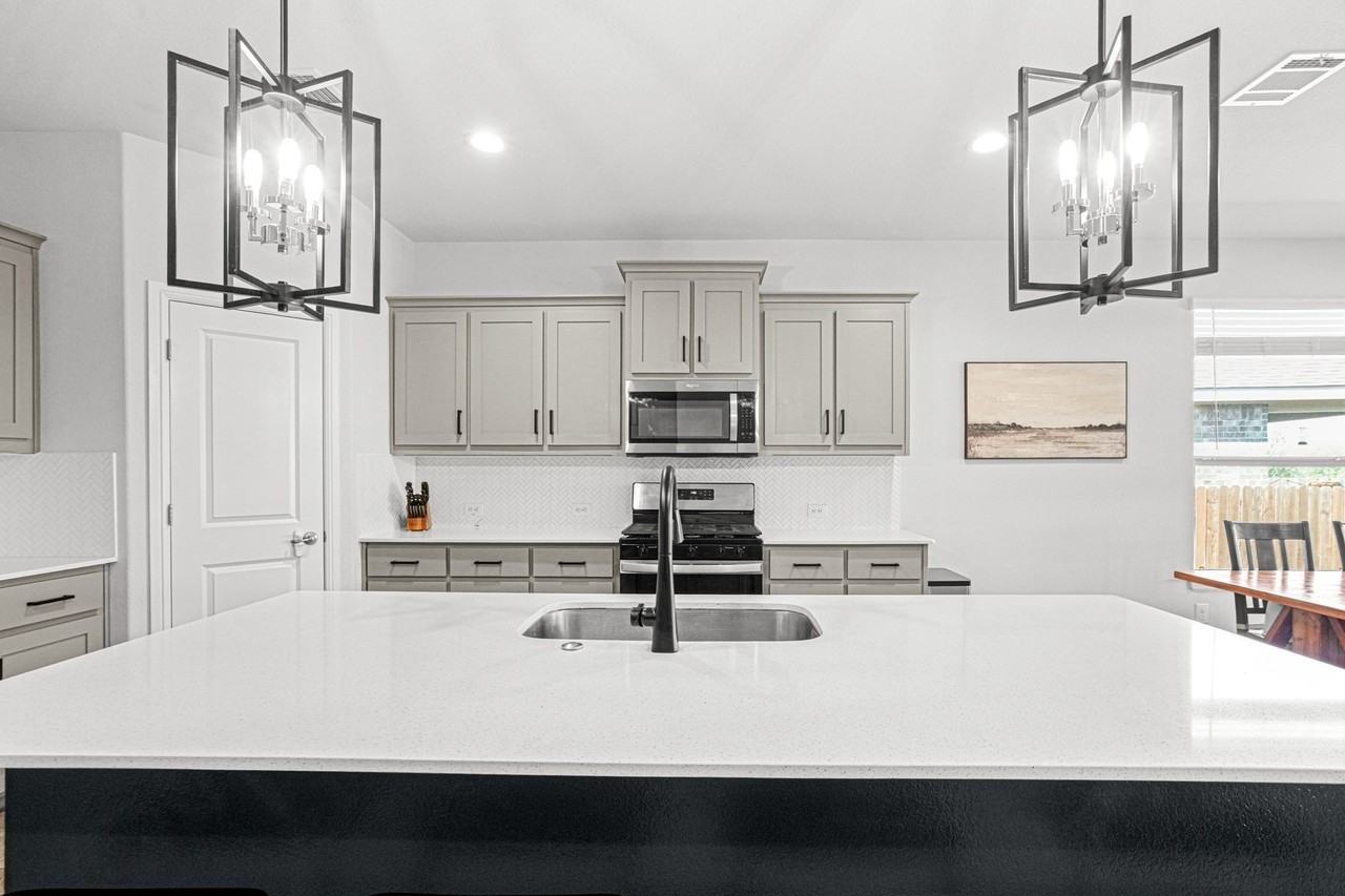 112 Willow St - Photo 6 of 38