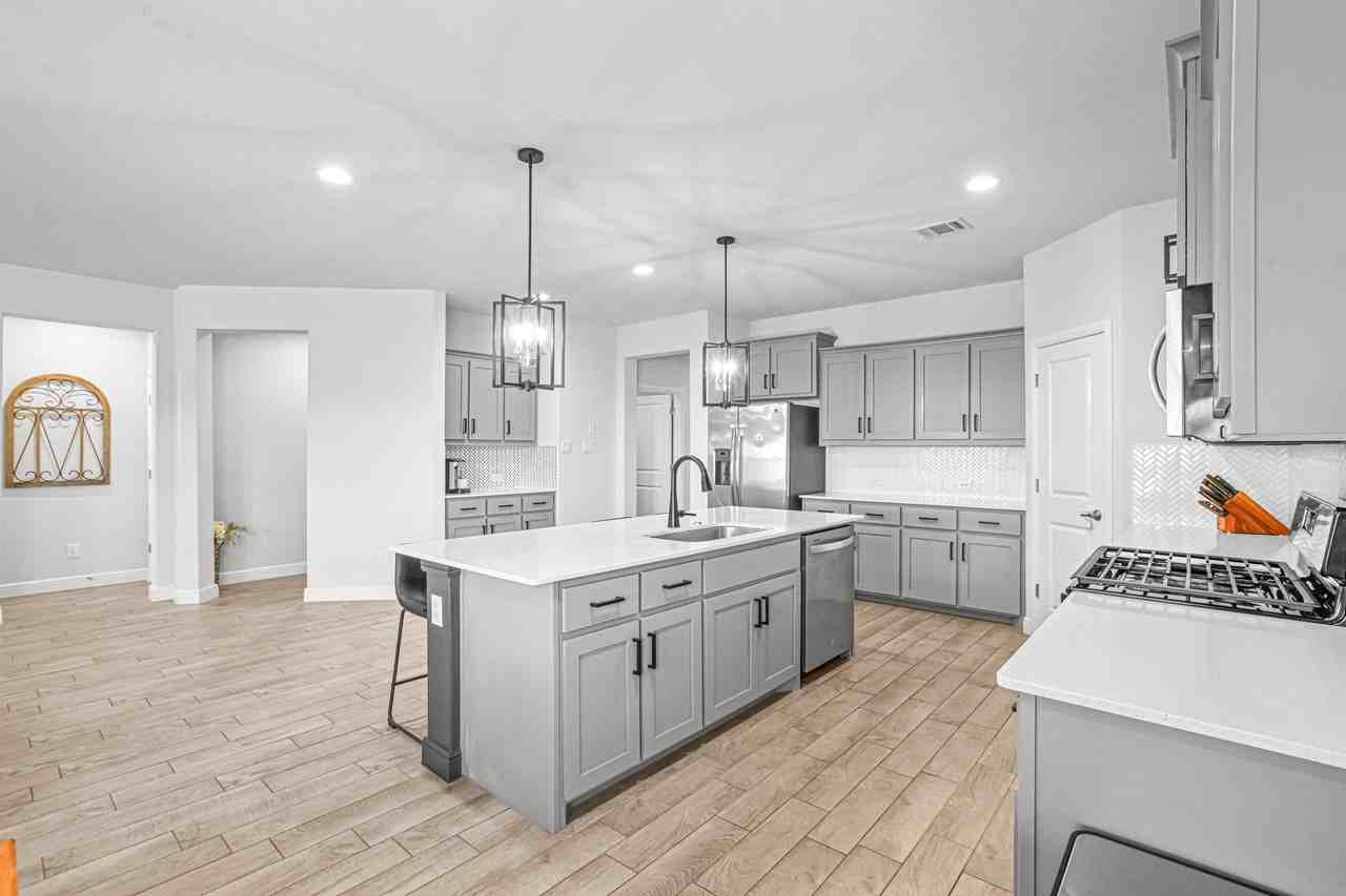 112 Willow St - Photo 7 of 38