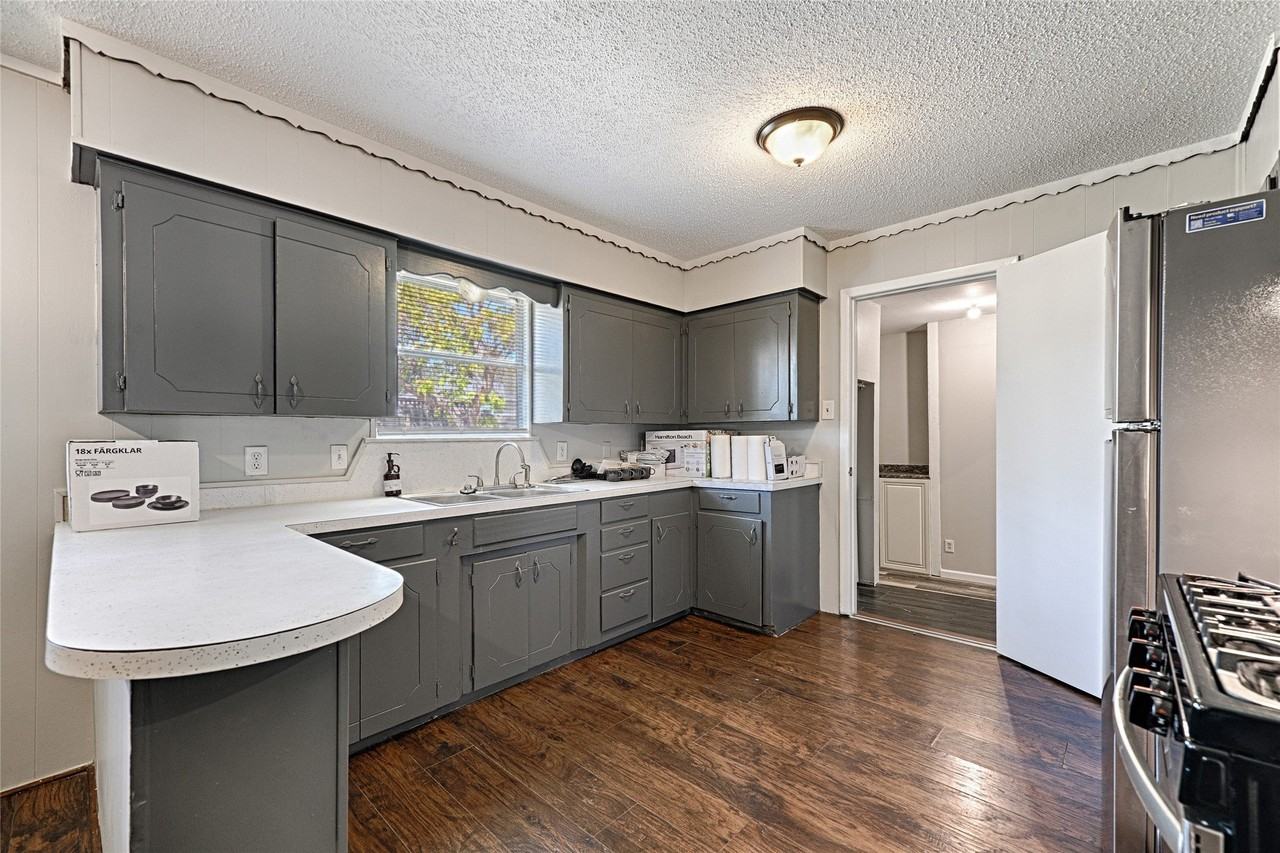 4574 County Road 895 - Photo 4 of 27