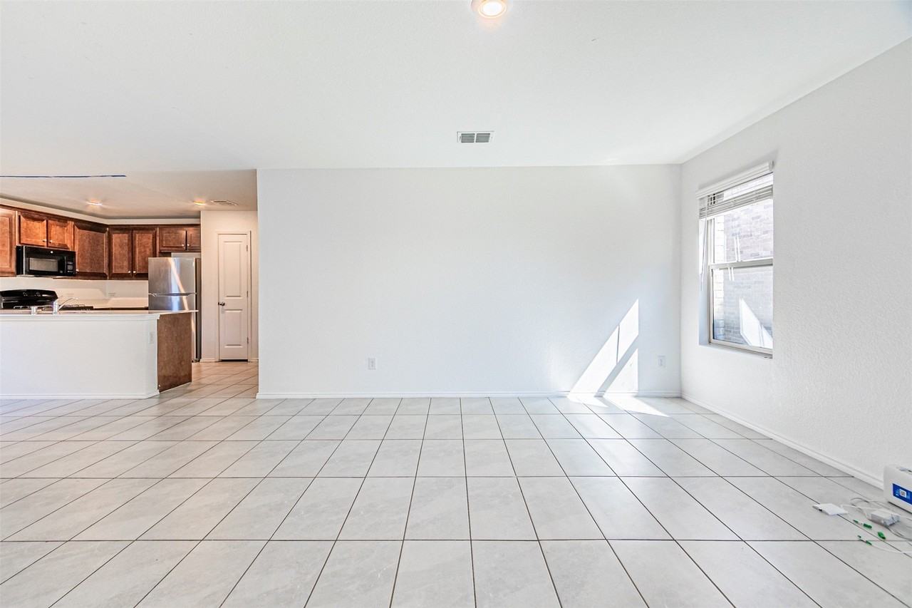 14037 Earlham St - Photo 5 of 31