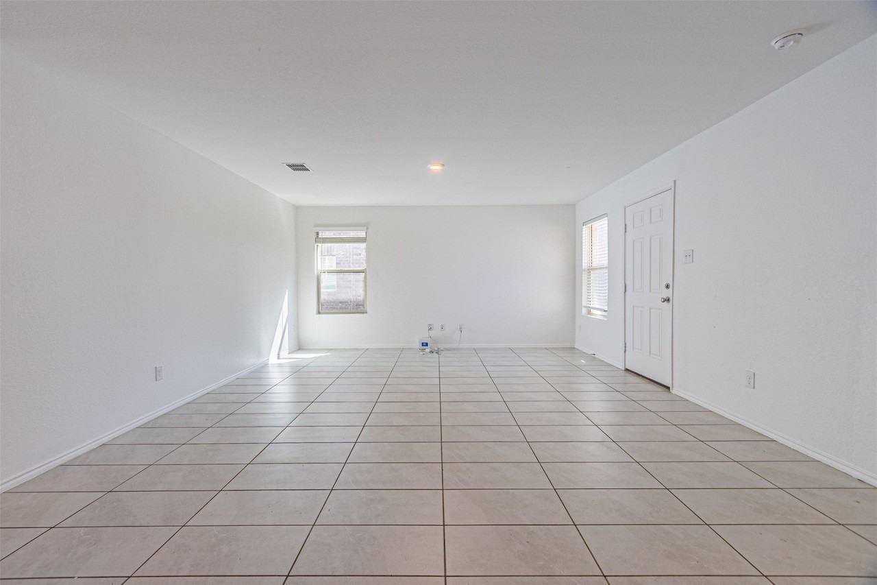 14037 Earlham St - Photo 6 of 31