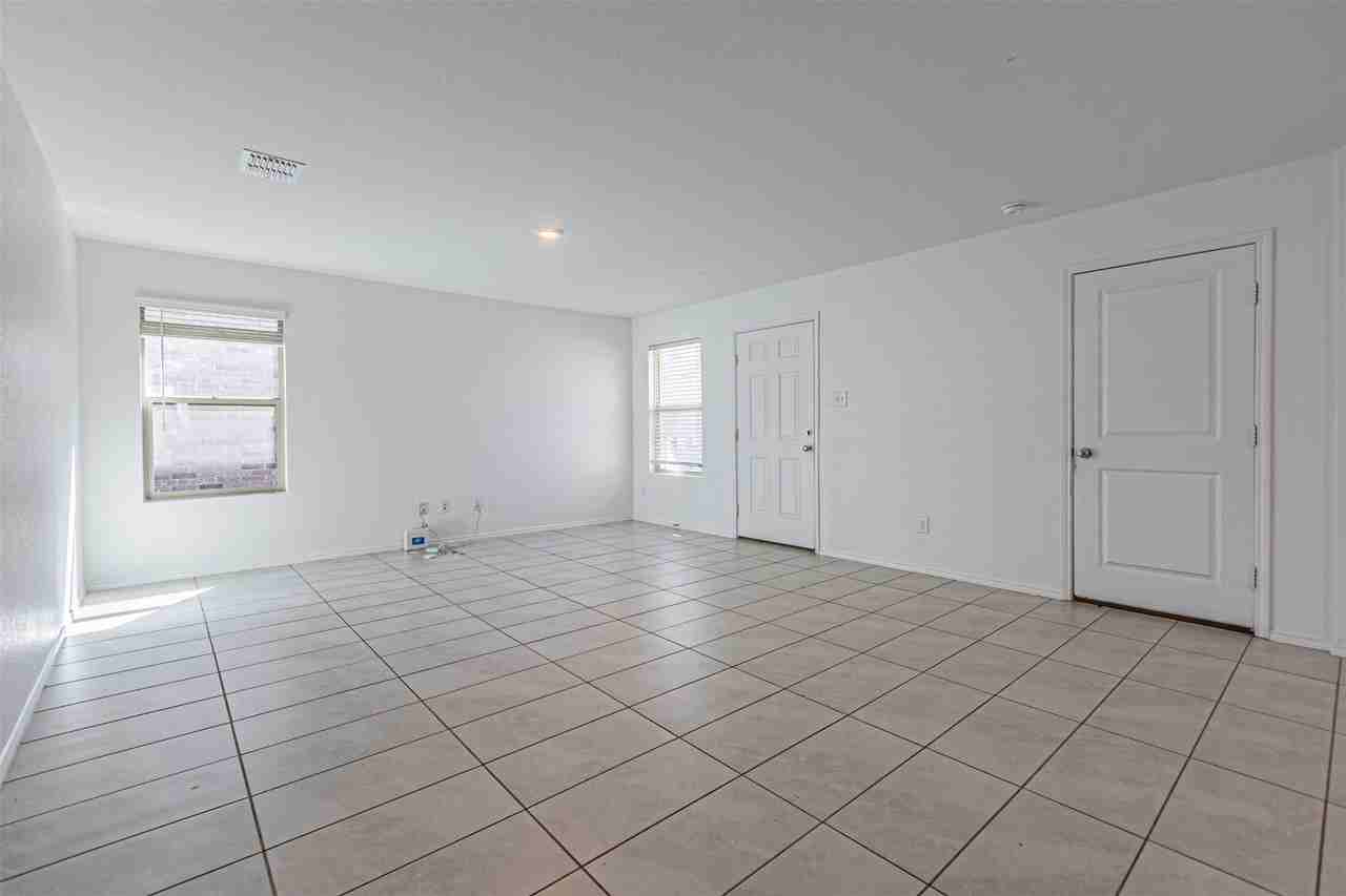14037 Earlham St - Photo 7 of 31