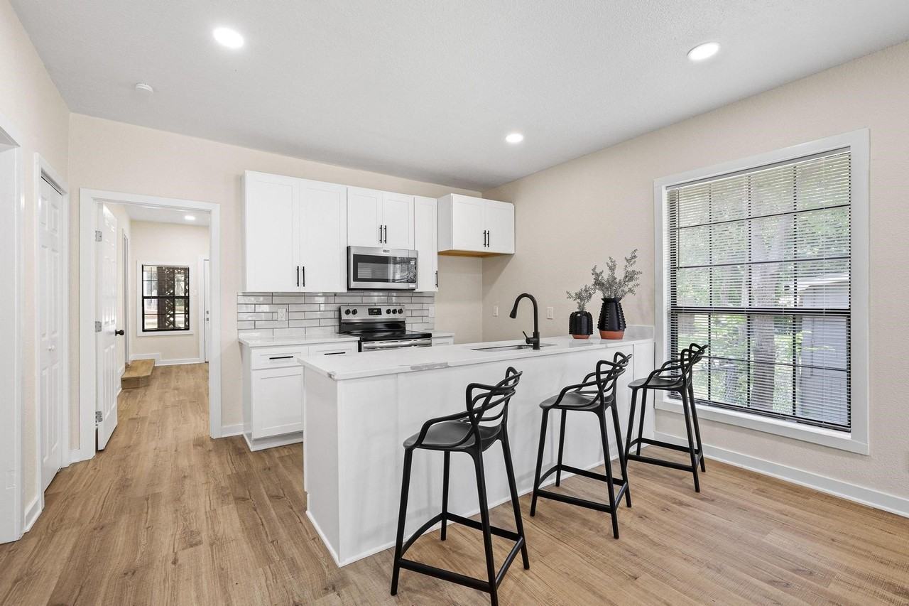 1320 W Morton St - Photo 2 of 34