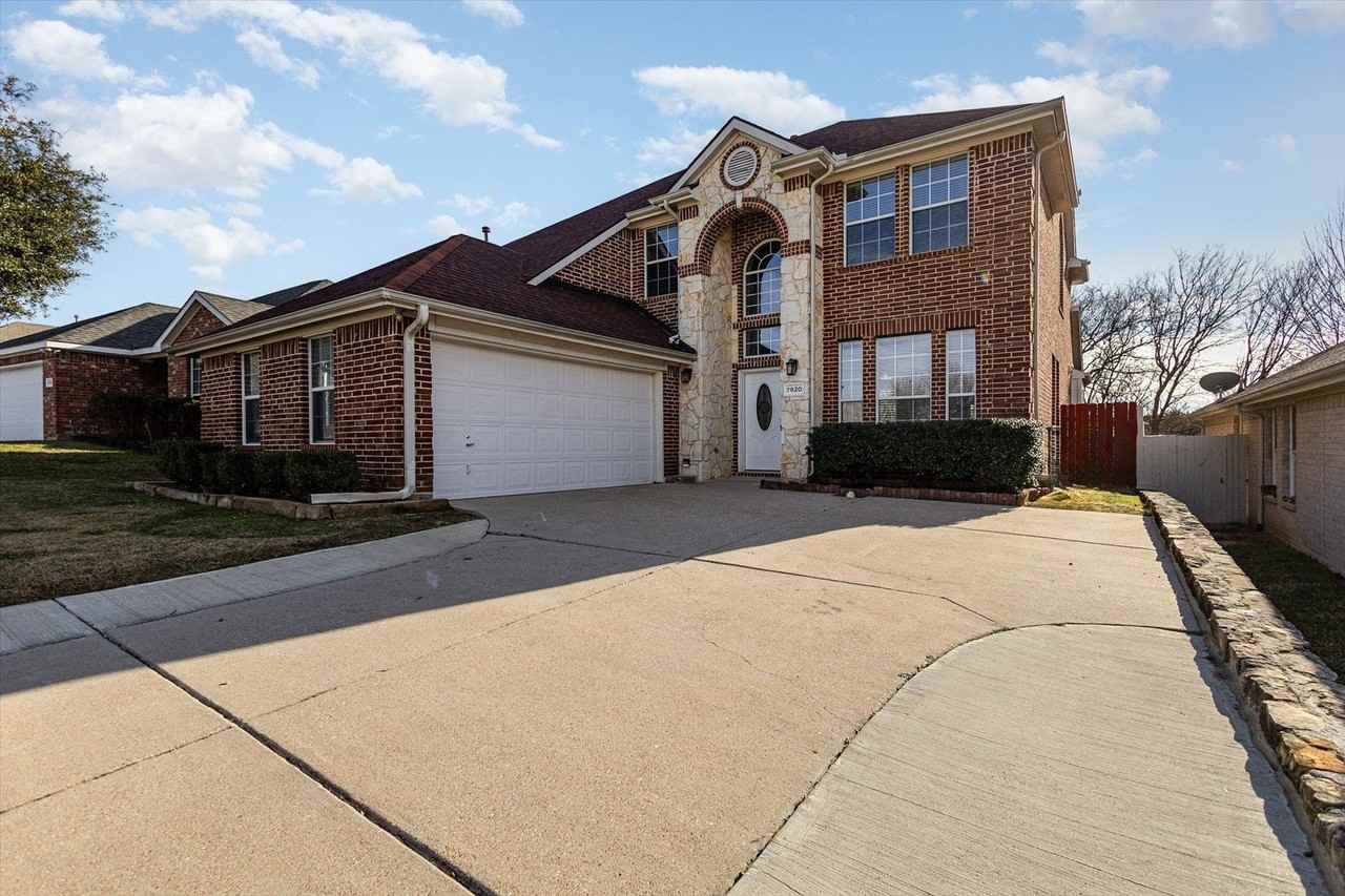 7920 Glenway Dr - Photo 2 of 29