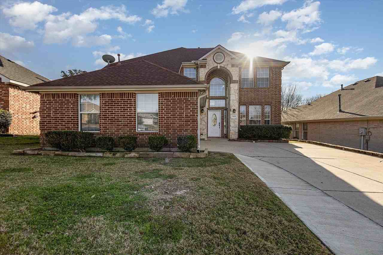 7920 Glenway Dr - Photo 3 of 29