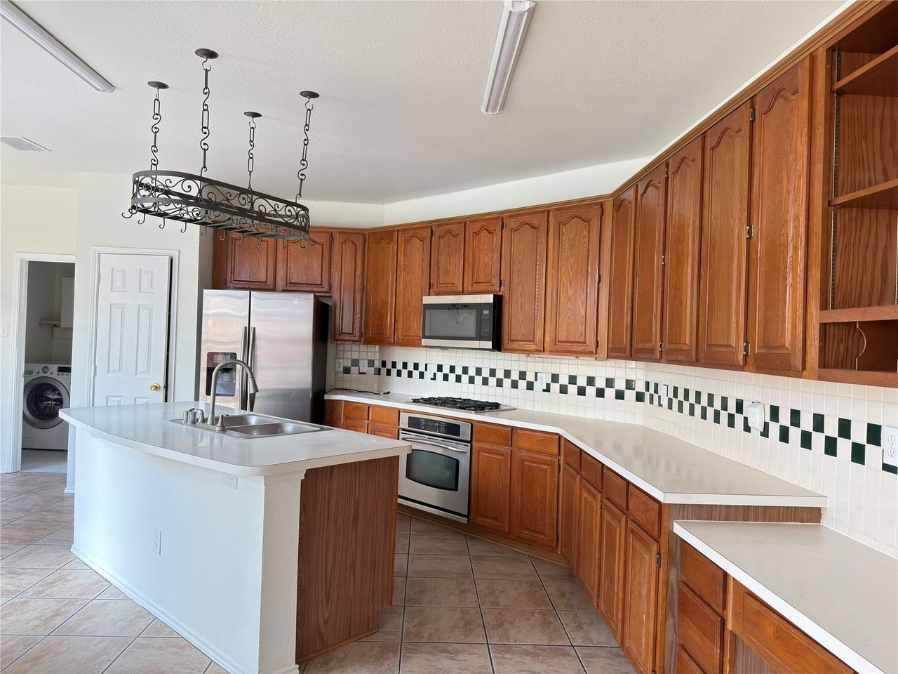 1328 Comanche Dr - Photo 5 of 14