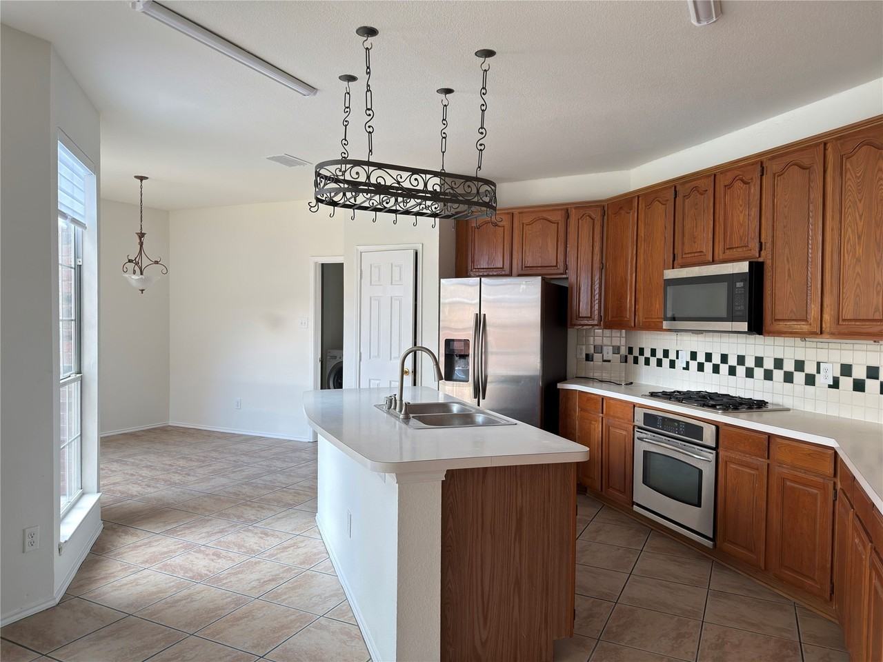 1328 Comanche Dr - Photo 6 of 14