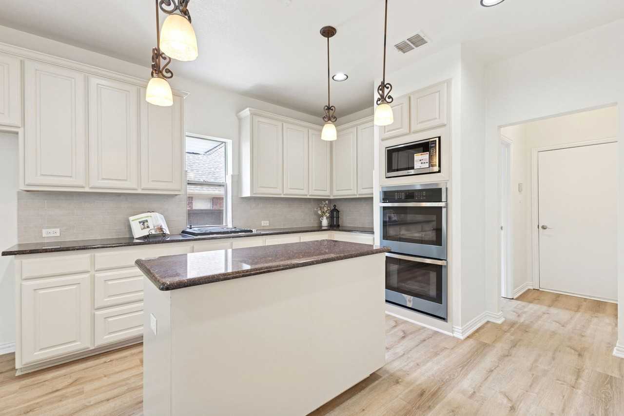 2509 Woodstone Ct - Photo 7 of 35