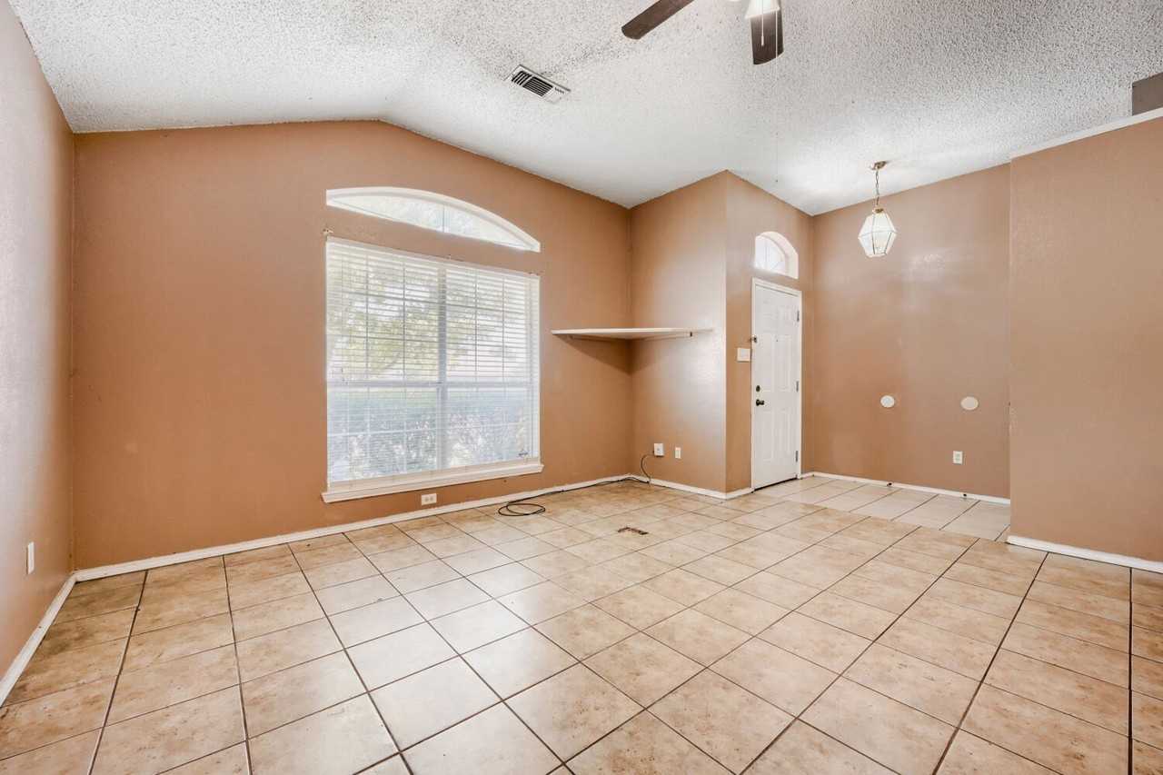 4155 N Coral Springs Dr - Photo 4 of 17