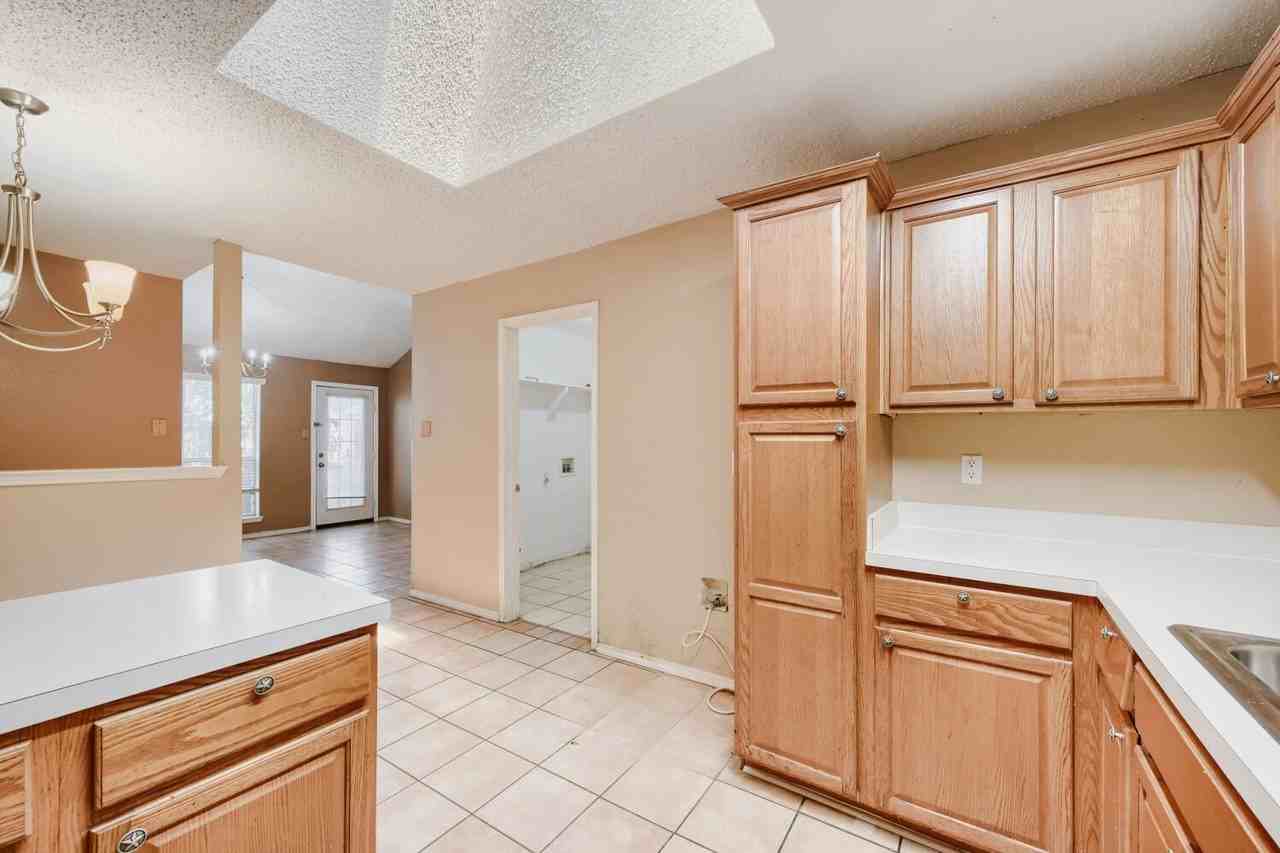 4155 N Coral Springs Dr - Photo 7 of 17