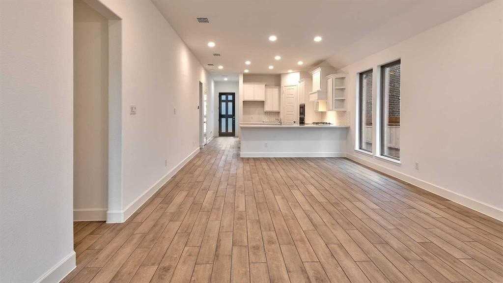 2438 Auburn St - Photo 3 of 21