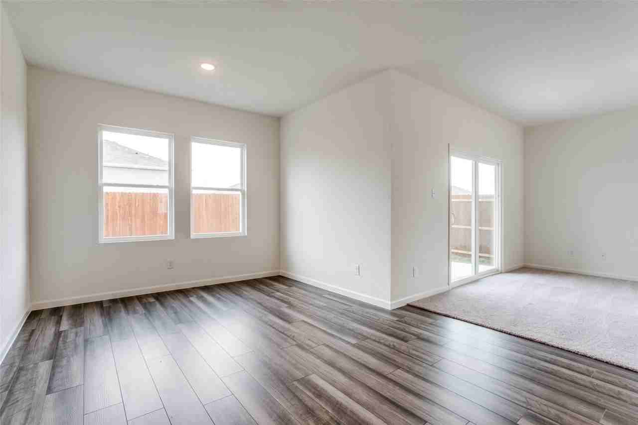 704 Bois D Arc Ln - Photo 2 of 24