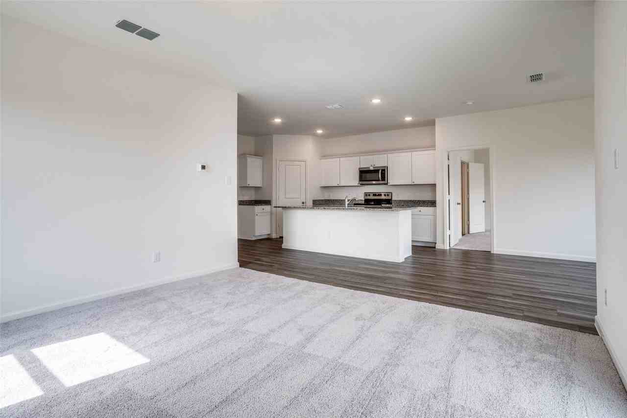 704 Bois D Arc Ln - Photo 5 of 24