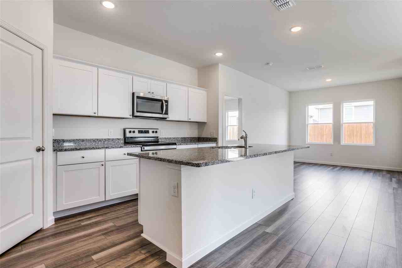 704 Bois D Arc Ln - Photo 7 of 24