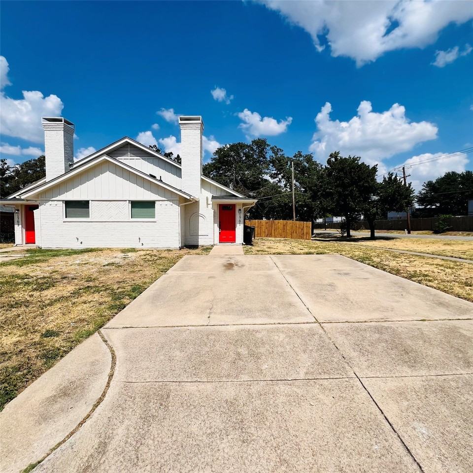 1701 Justin Lyn St - Photo 2 of 15
