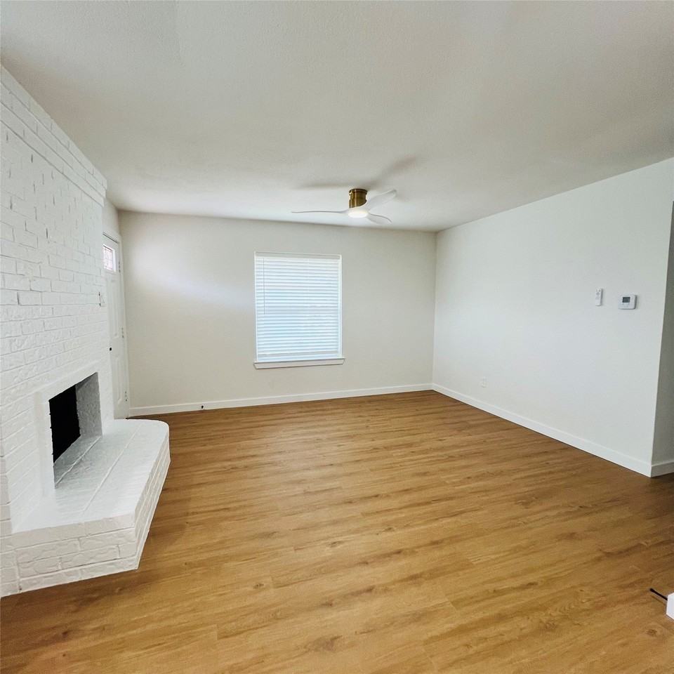 1703 Justin Lyn St - Photo 4 of 14