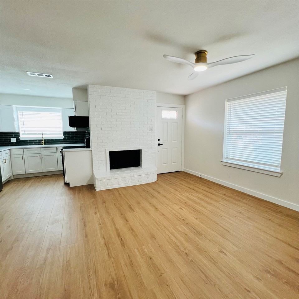 1703 Justin Lyn St - Photo 5 of 14