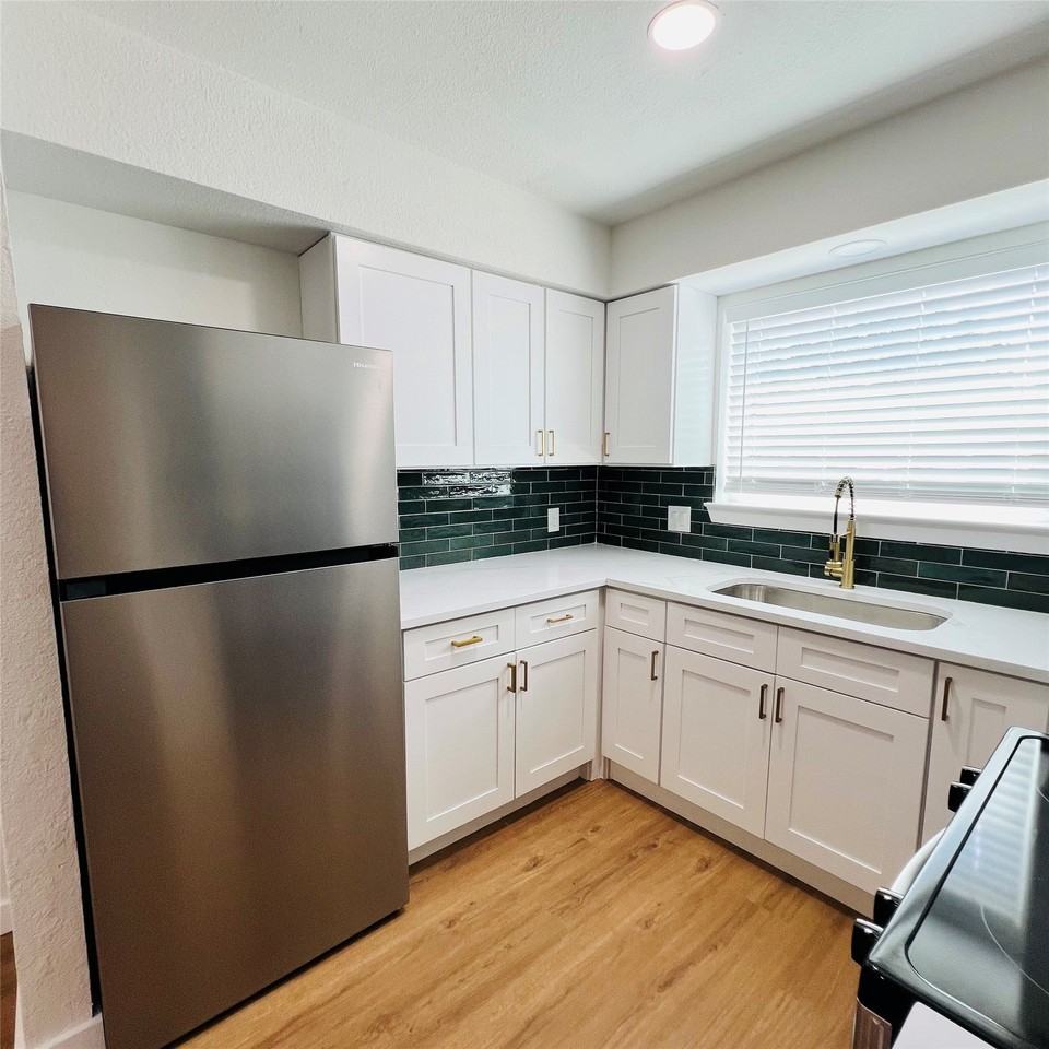 1703 Justin Lyn St - Photo 7 of 14