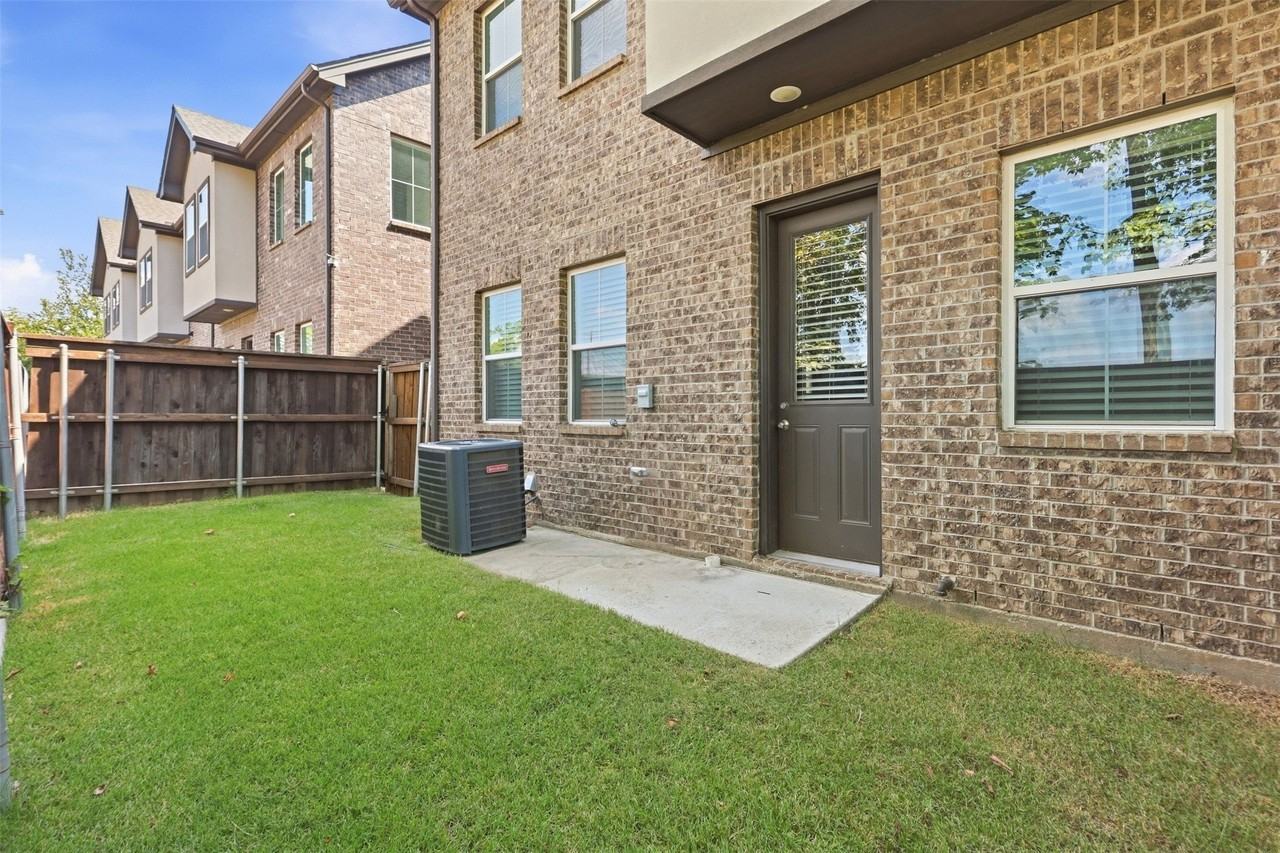 2413 Ash Ln - Photo 5 of 29