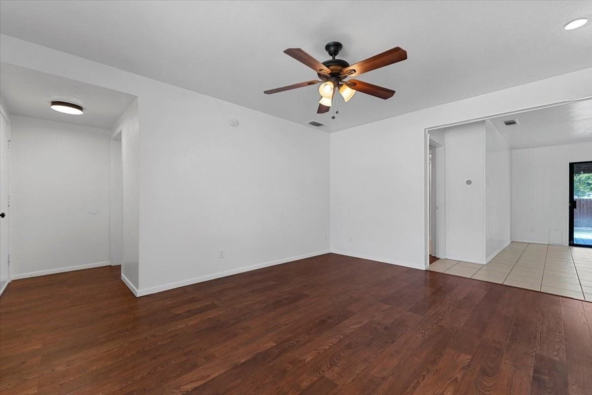 817 Warren Way - Photo 3 of 35