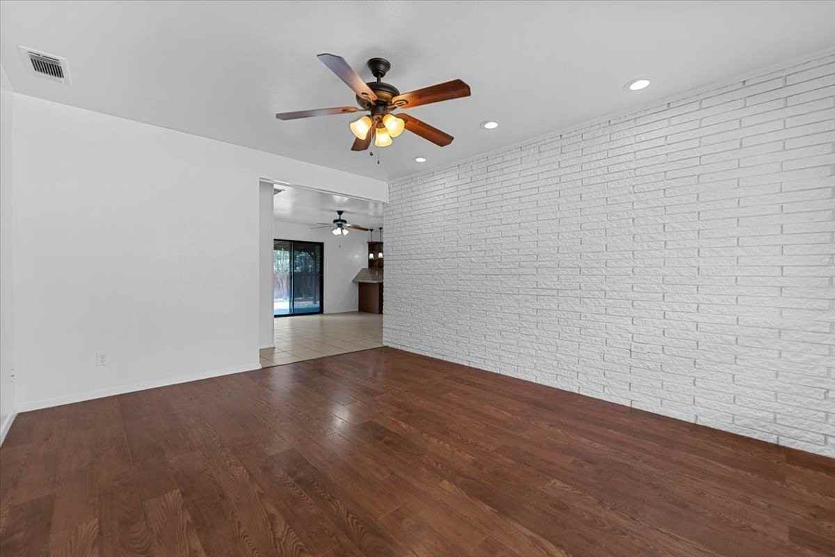 817 Warren Way - Photo 4 of 35